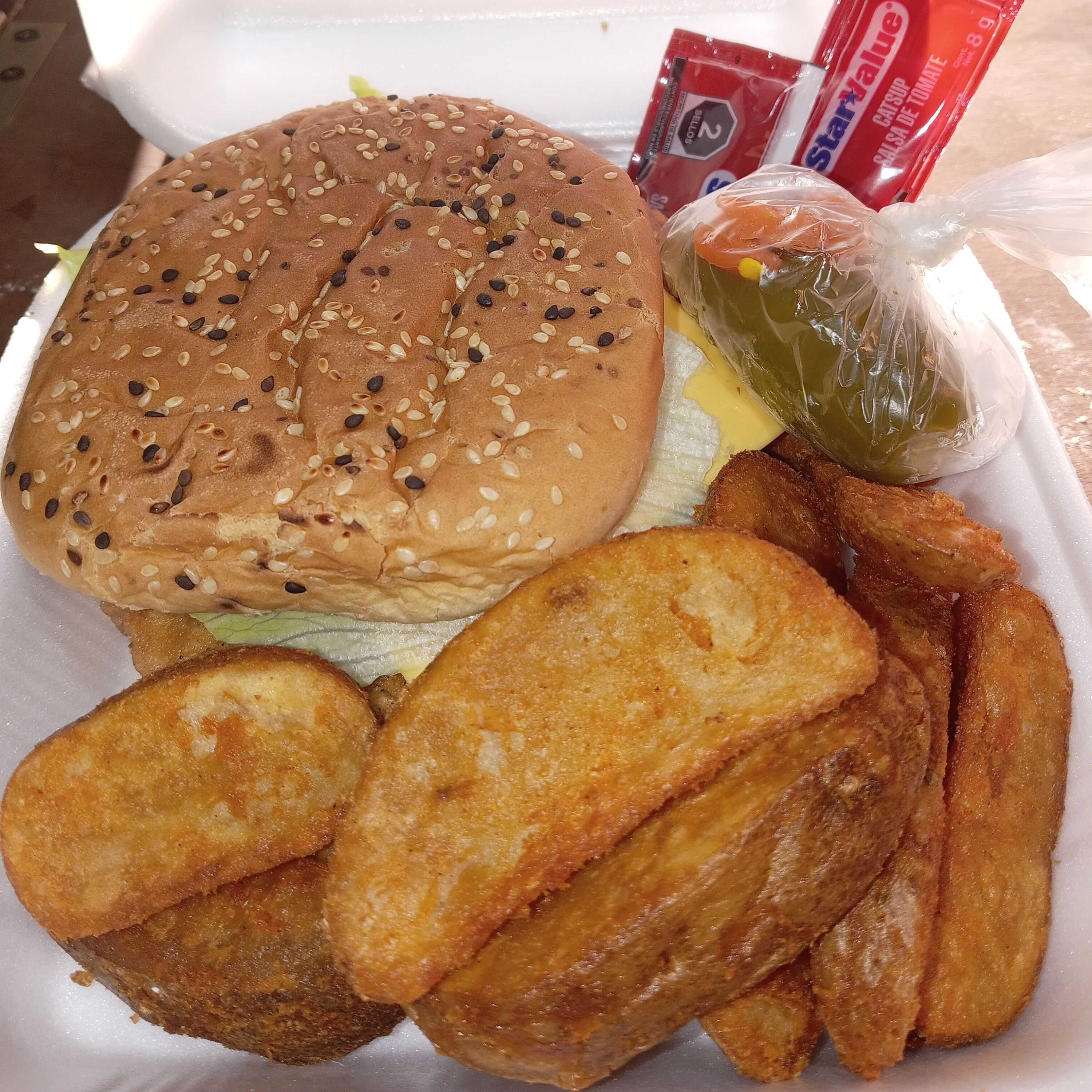 Hamburguesas de Pollo con Papas.