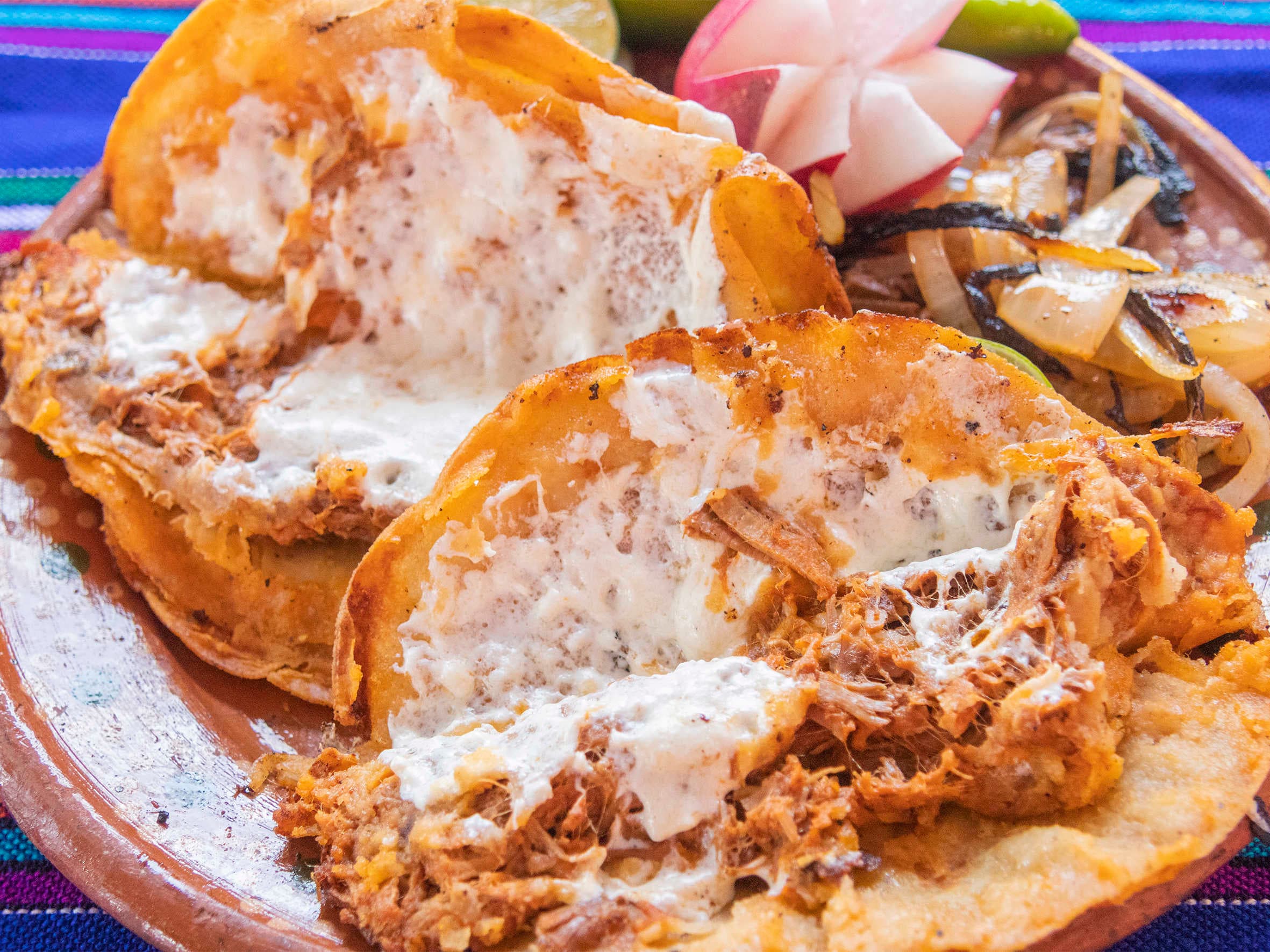 Taco de Barbacoa con Queso