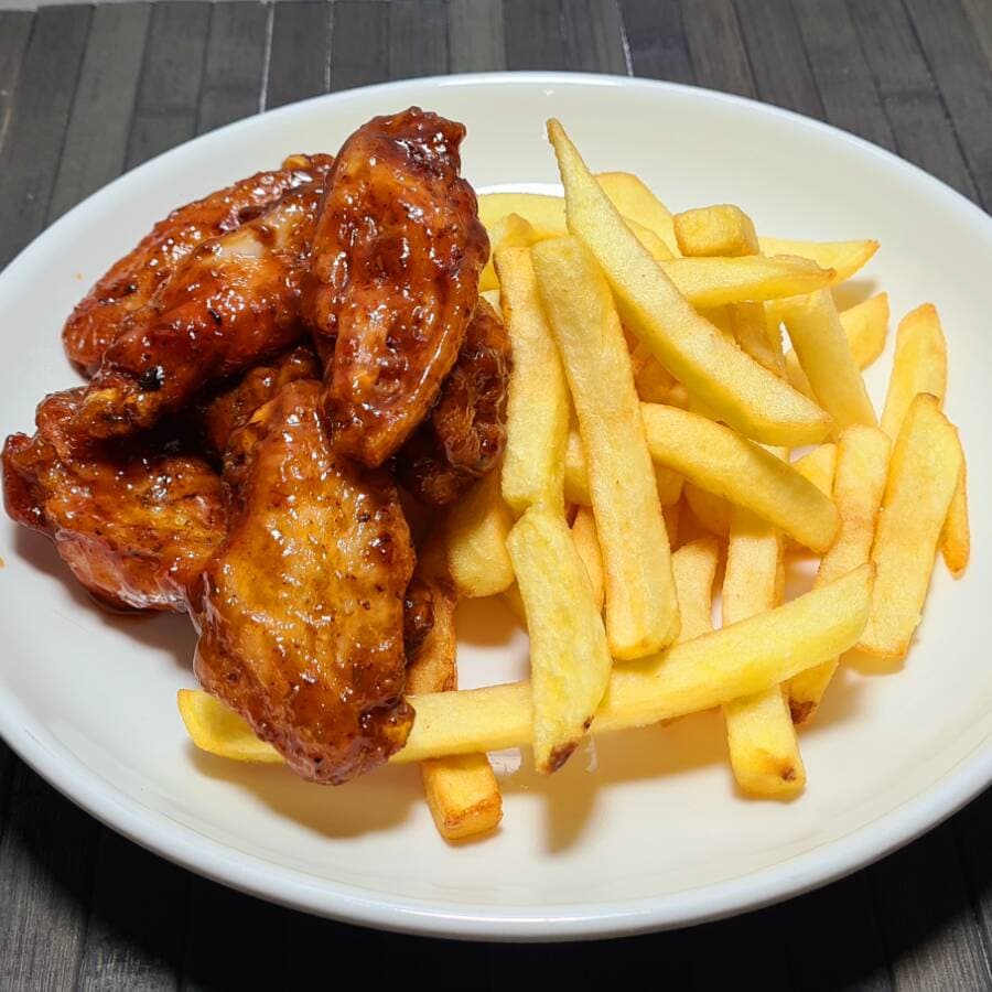 Alitas BBQ con Papas
