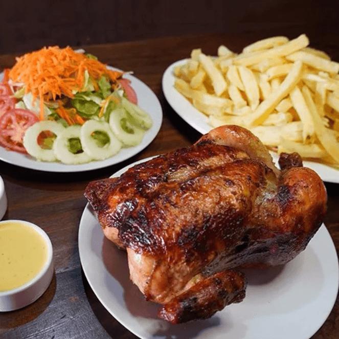 1/2 Pollo a ala brasa + papas + Ensalada