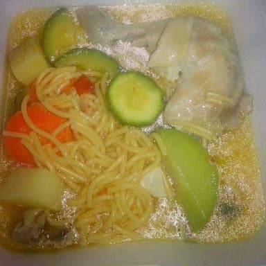 Pollo con verduras (entera)