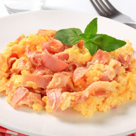Huevos con Tocineta