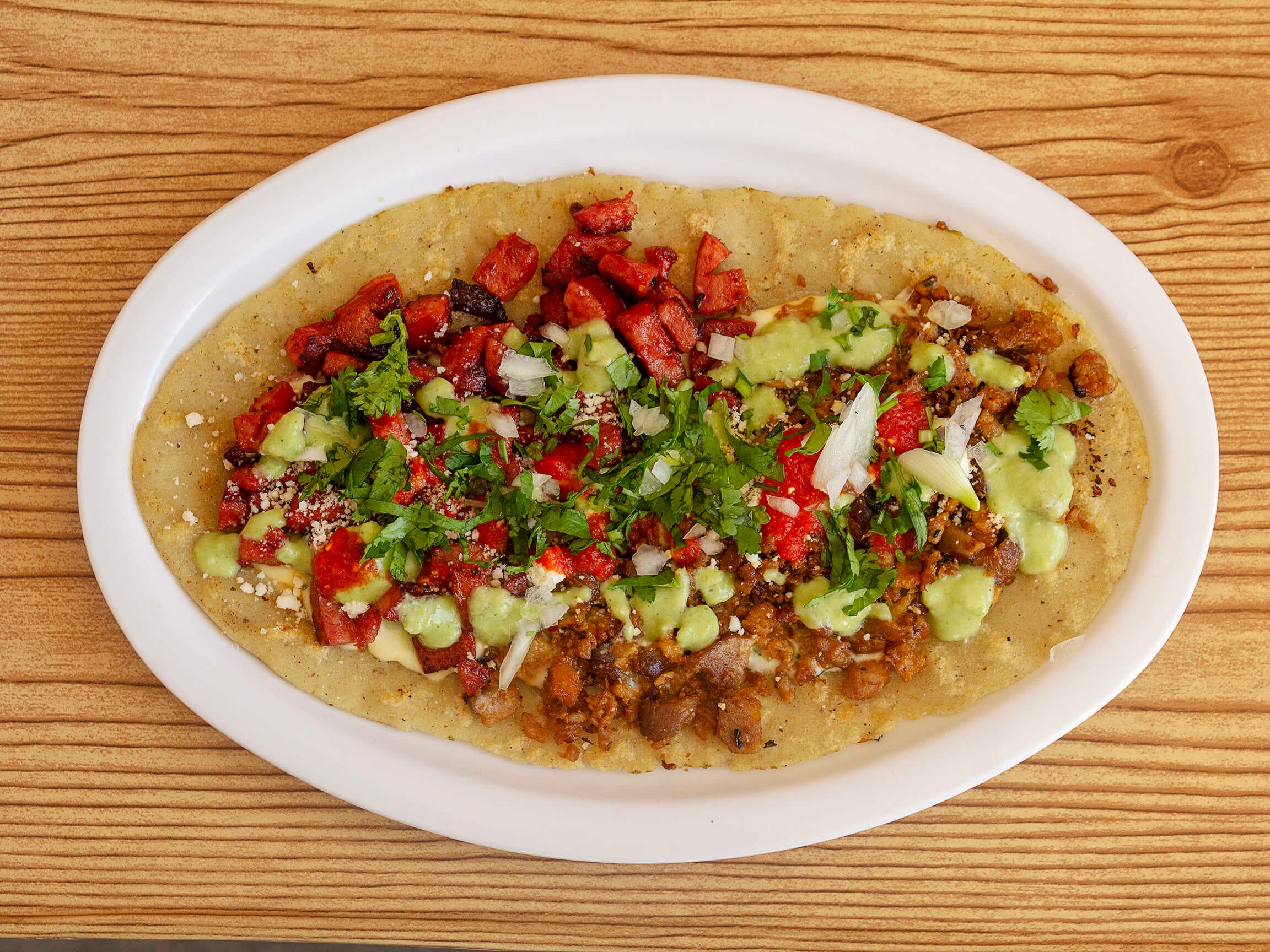 Huarache de Chorizo