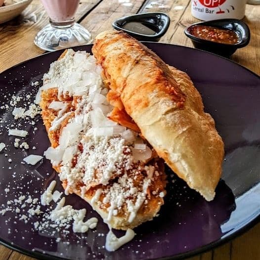LONCHE DE CHILAQUILES