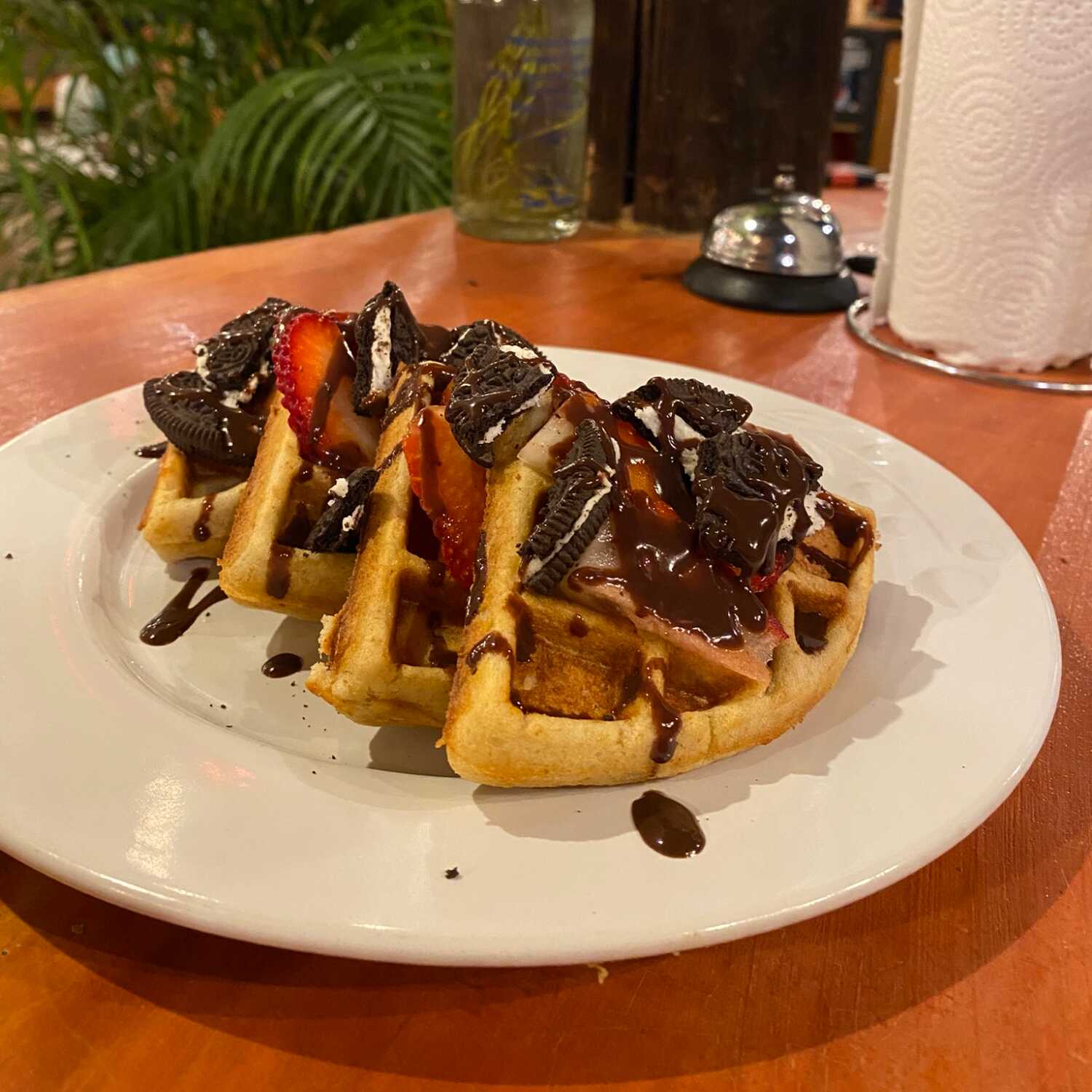 Waffles de Nutella, Fresas y Galleta OREO