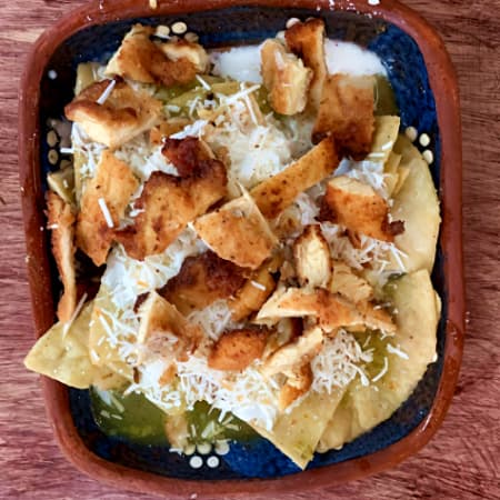Chilaquiles Verdes con Pechuga Empanizada