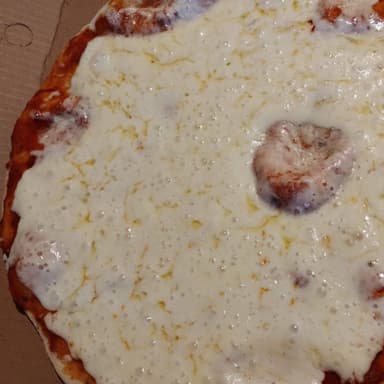 Pizza de Dos Quesos (mozzarella y Monterrey)