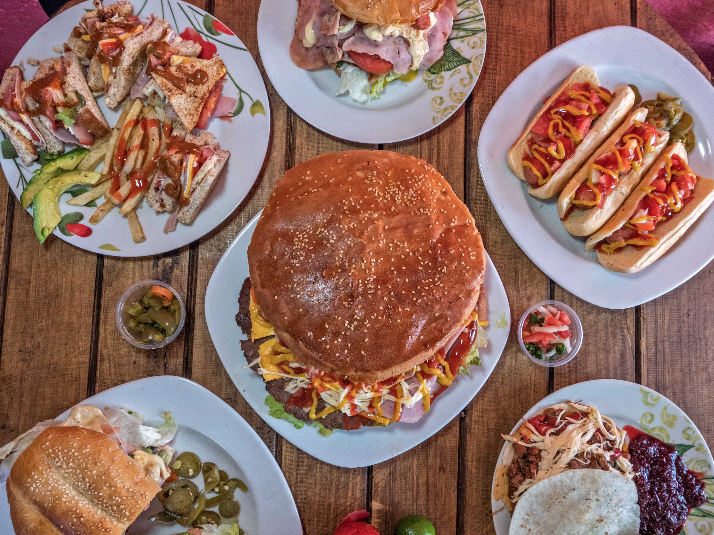 Hamburguesas y tortas gigantes Mike
