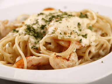 Pasta a la Crema con Pollo