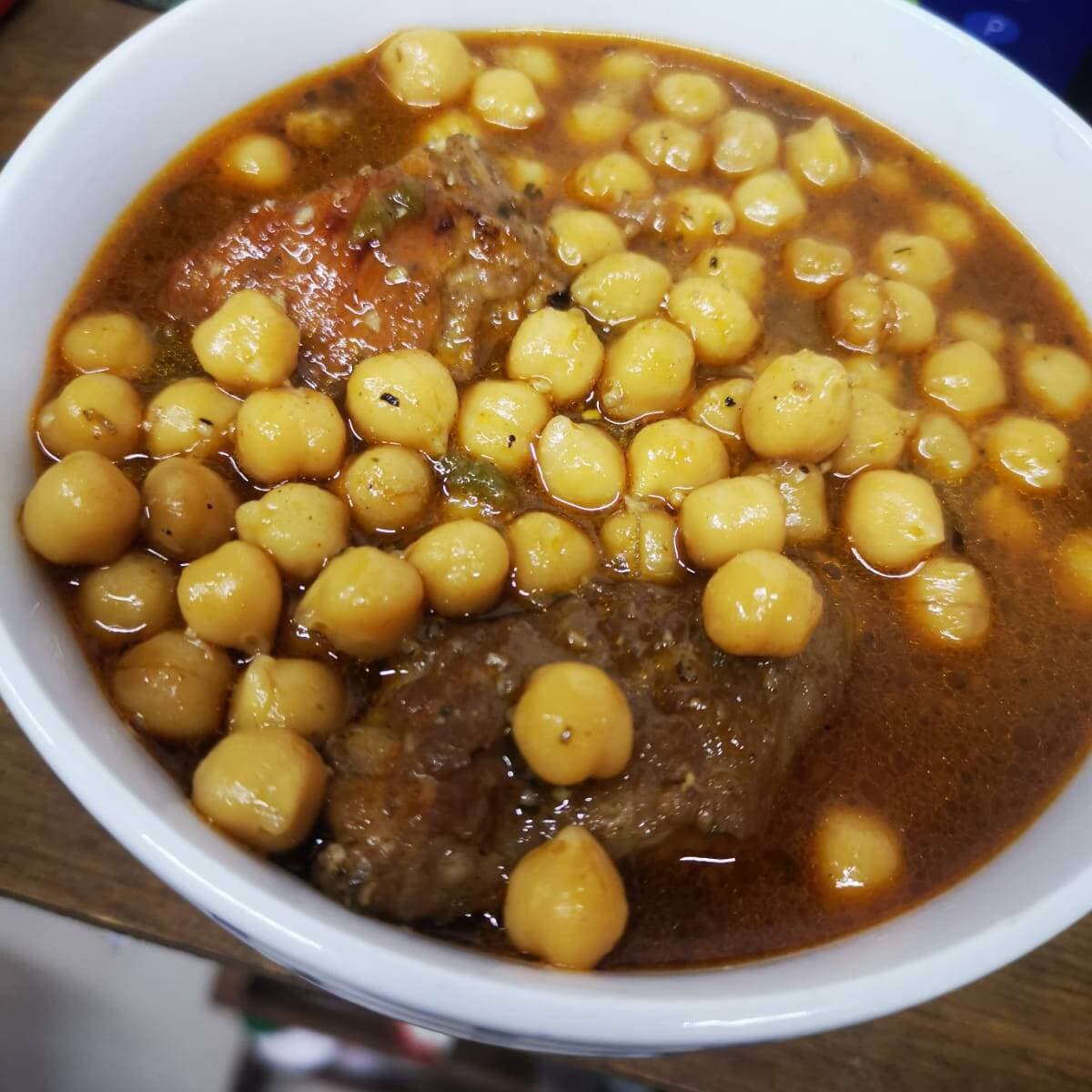 Garbanzos con Costilla de Cerdo