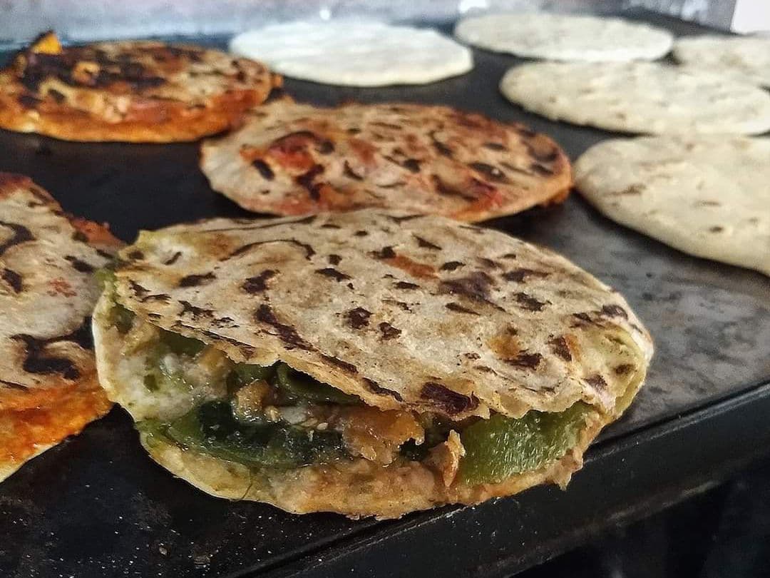 8 Gorditas de Maiz