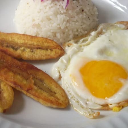 Arroz a la Cubana con Doble Huevo Frito