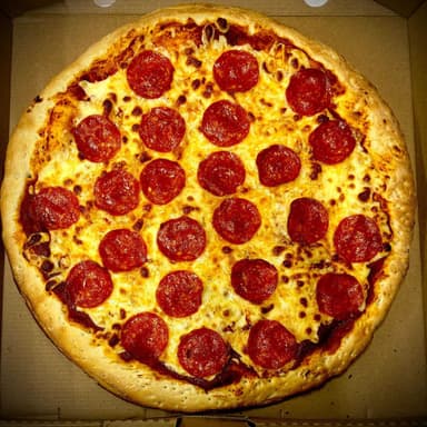 1 Pizza Grande + Papas + Refresco de 2 Lt
