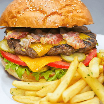 Hamburguesa de Res Con Papas a la Francesa