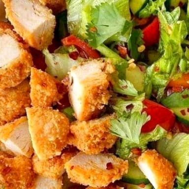 Ensalada de Pollo Empanizado