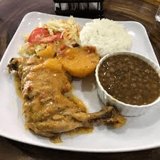 Ejecutivo con Pollo Guisado