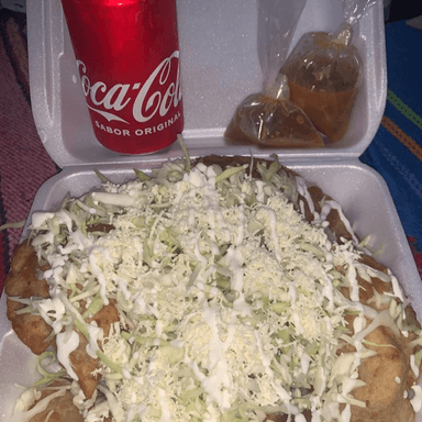 Paq. individual: 8 Empanadas + 1 Coca 355 ml.