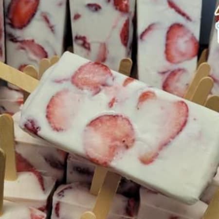 PALETA FRESAS CON CREMA