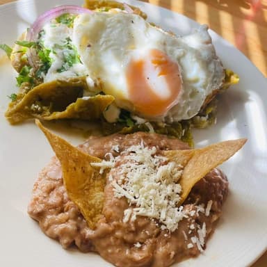 Chilaquiles con Huevo
