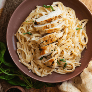 Tallarín al Alfredo con Pechuga a la Plancha