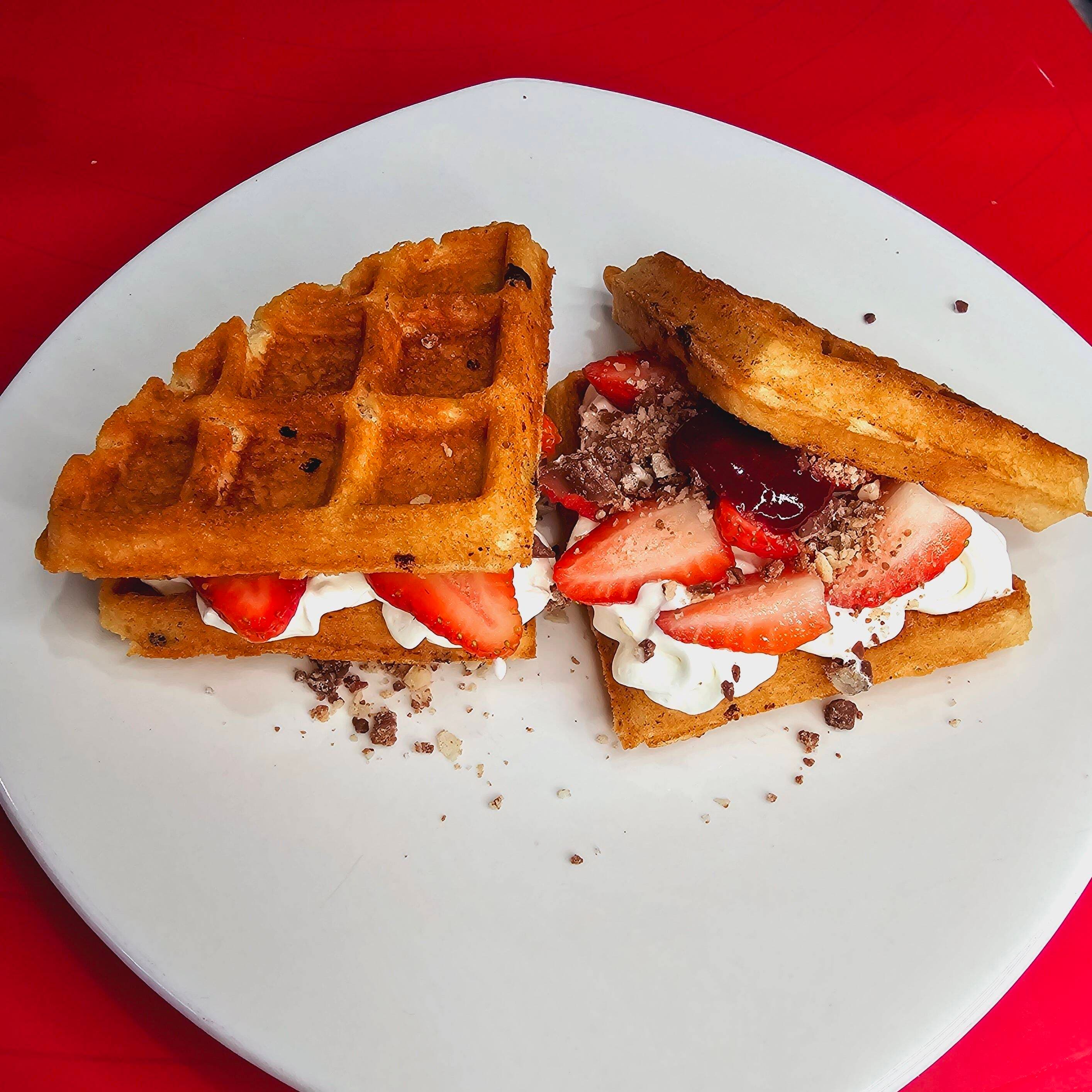 Waffle Queso Fresa 🍓