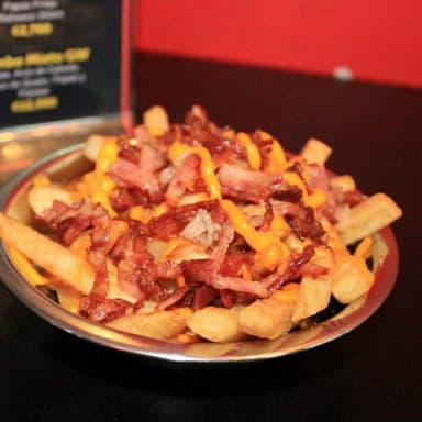 Papas con Salsa de Queso y Bacon