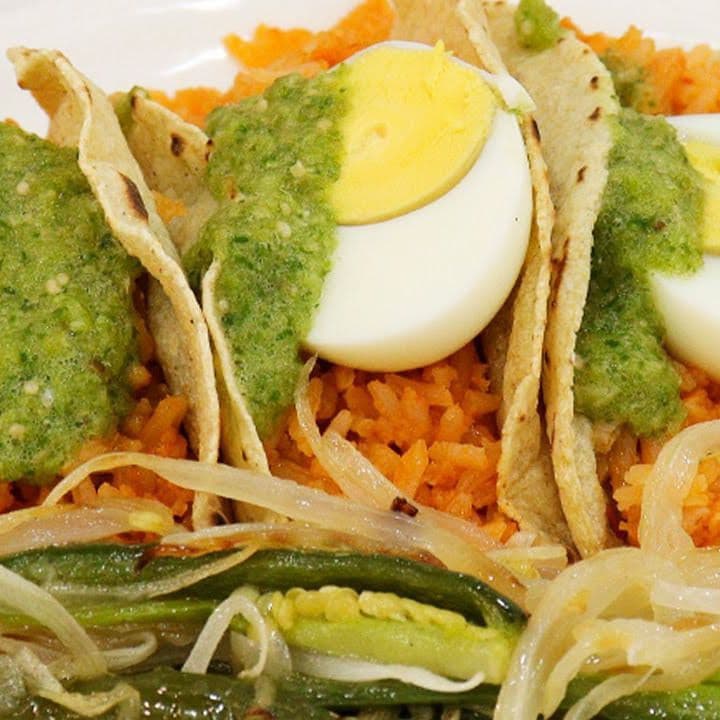 TACOS ACORAZADOS DE HUEVO DURO