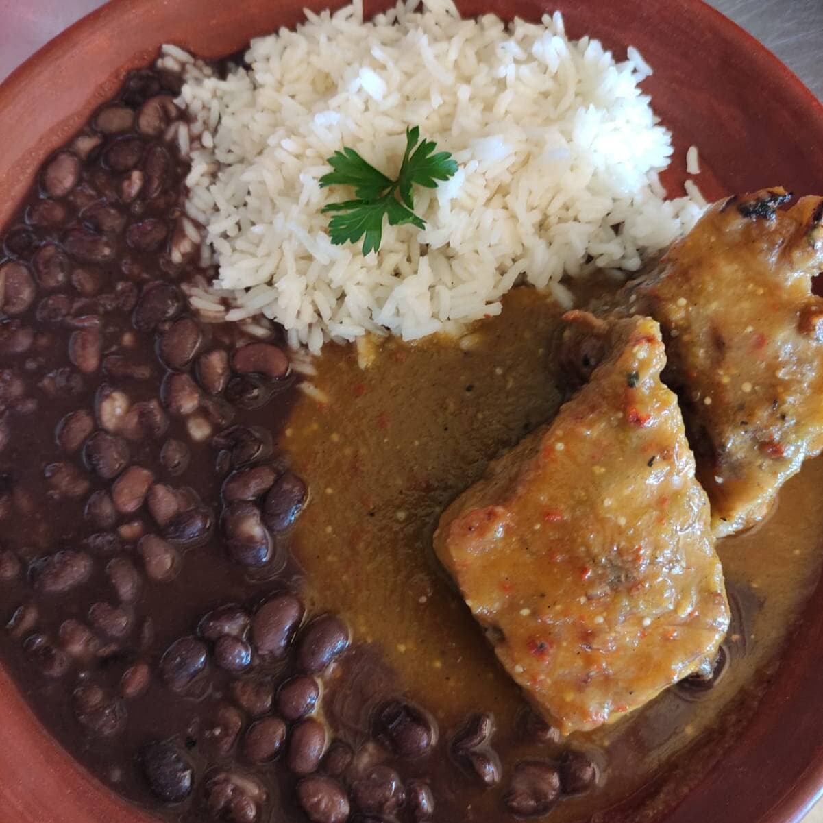 Costilla en Salsa de Chile Morita