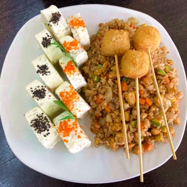 YAKIMESHI + KUSHIAGE QUESO + PHILADELPHIA MAKI
