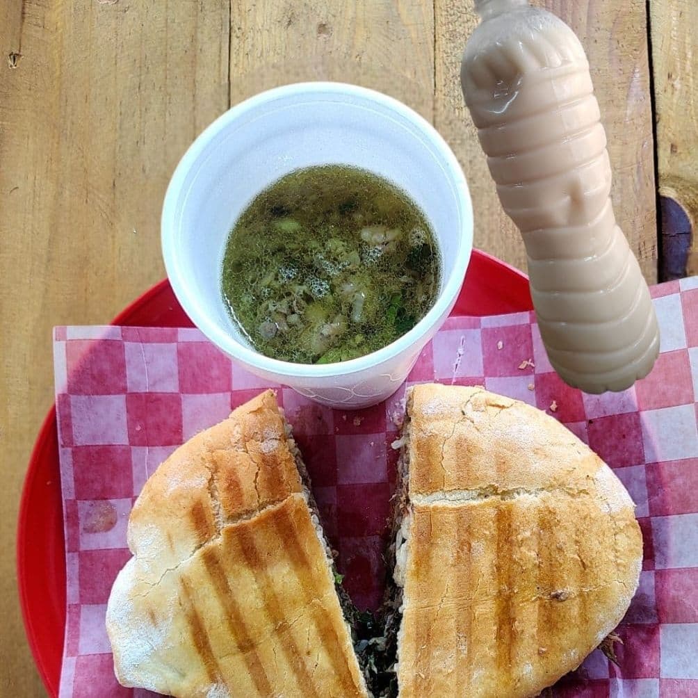 Paquete de Torta de Barbacoa y Agua de Sabor