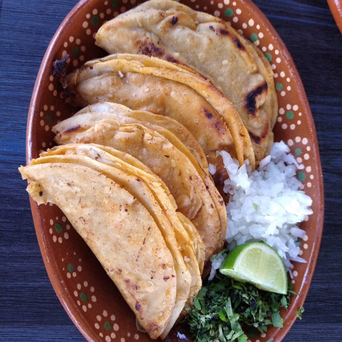 5 TACOS BARBACOA + 1 CONSOME CH + 1 AGUA FRESCA
