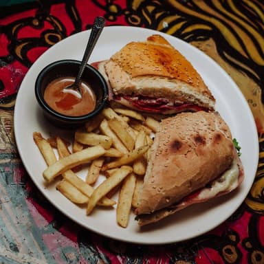 Baguette jamón con queso