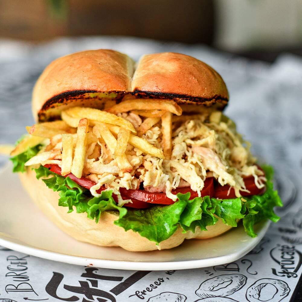 Sándwich de Pollo Deshilachado
