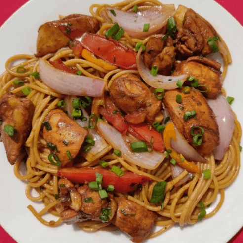 Tallarín Saltado de Pollo