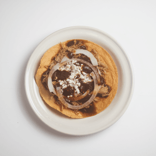 Tostada de Mole