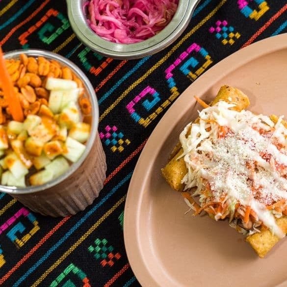Taco Dorado de Chicharron