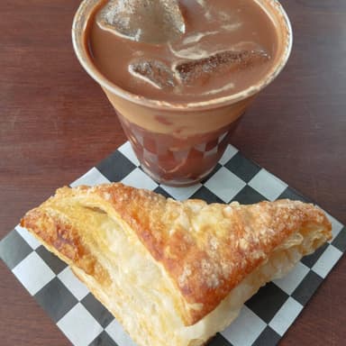 Combo Iced Latte NUTELLA + Hojaldre de Manzana