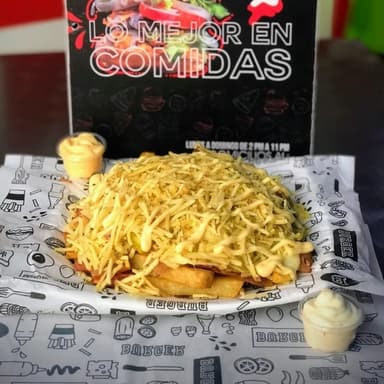 Salchipapa especial