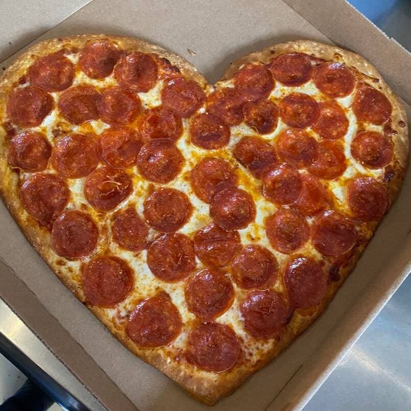 Pizza Grande de Corazon de Peperoni