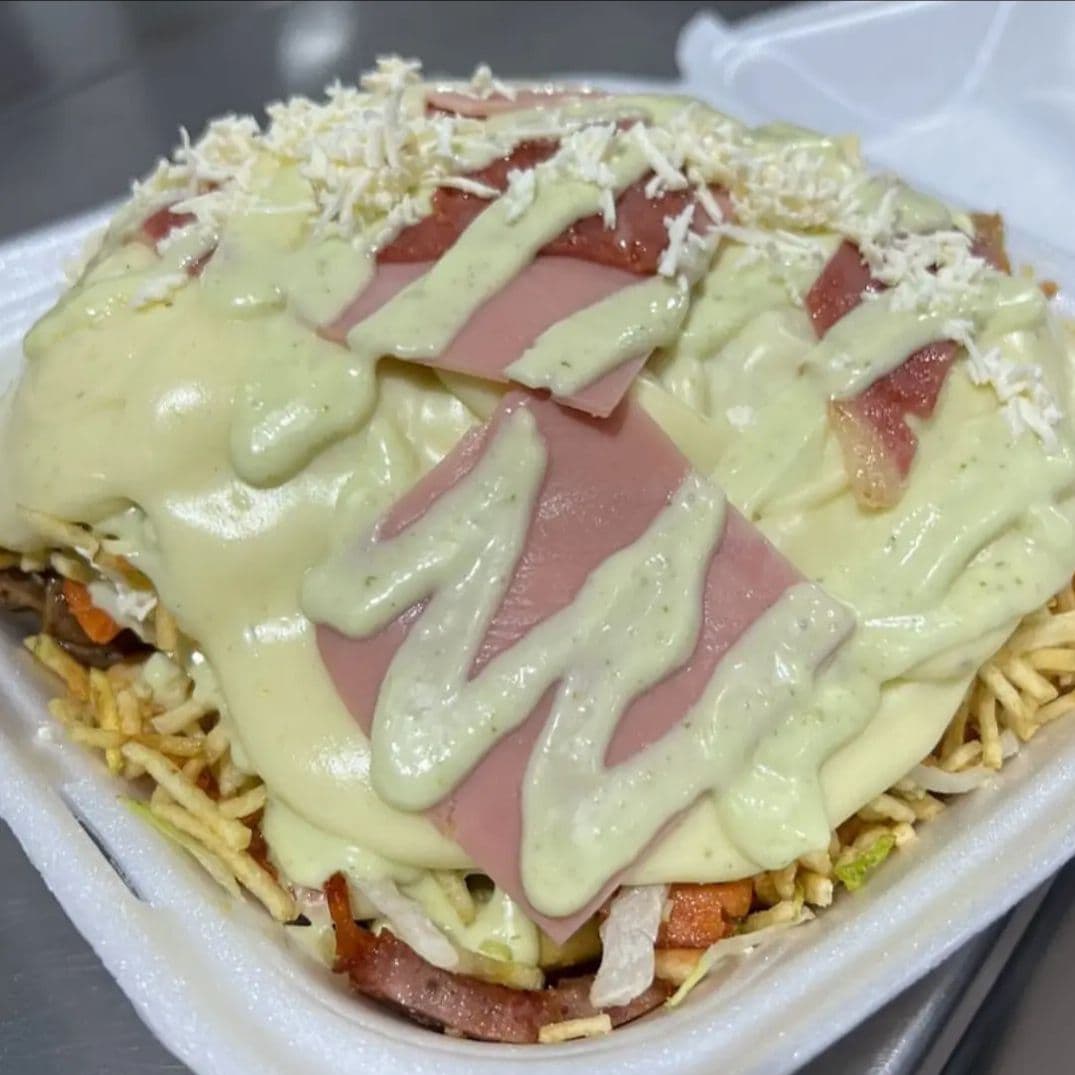 Salchipapa Suiza Gratinada + Jamón