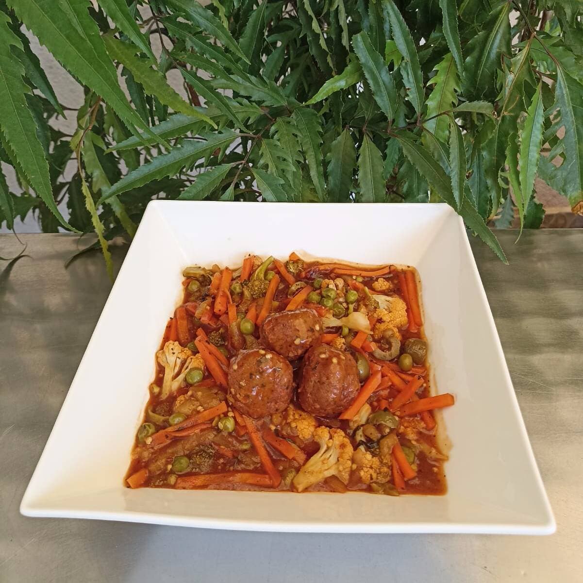 Wok con albóndigas