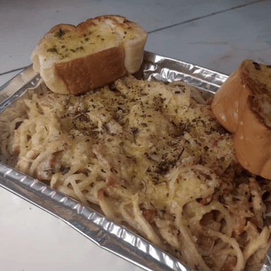 Spaguetti a la Carbonara + Agua de Manzana