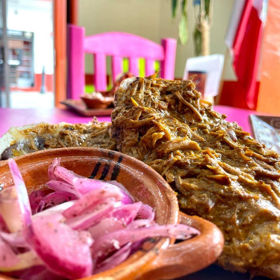 Molletes con Cochinita Pibil
