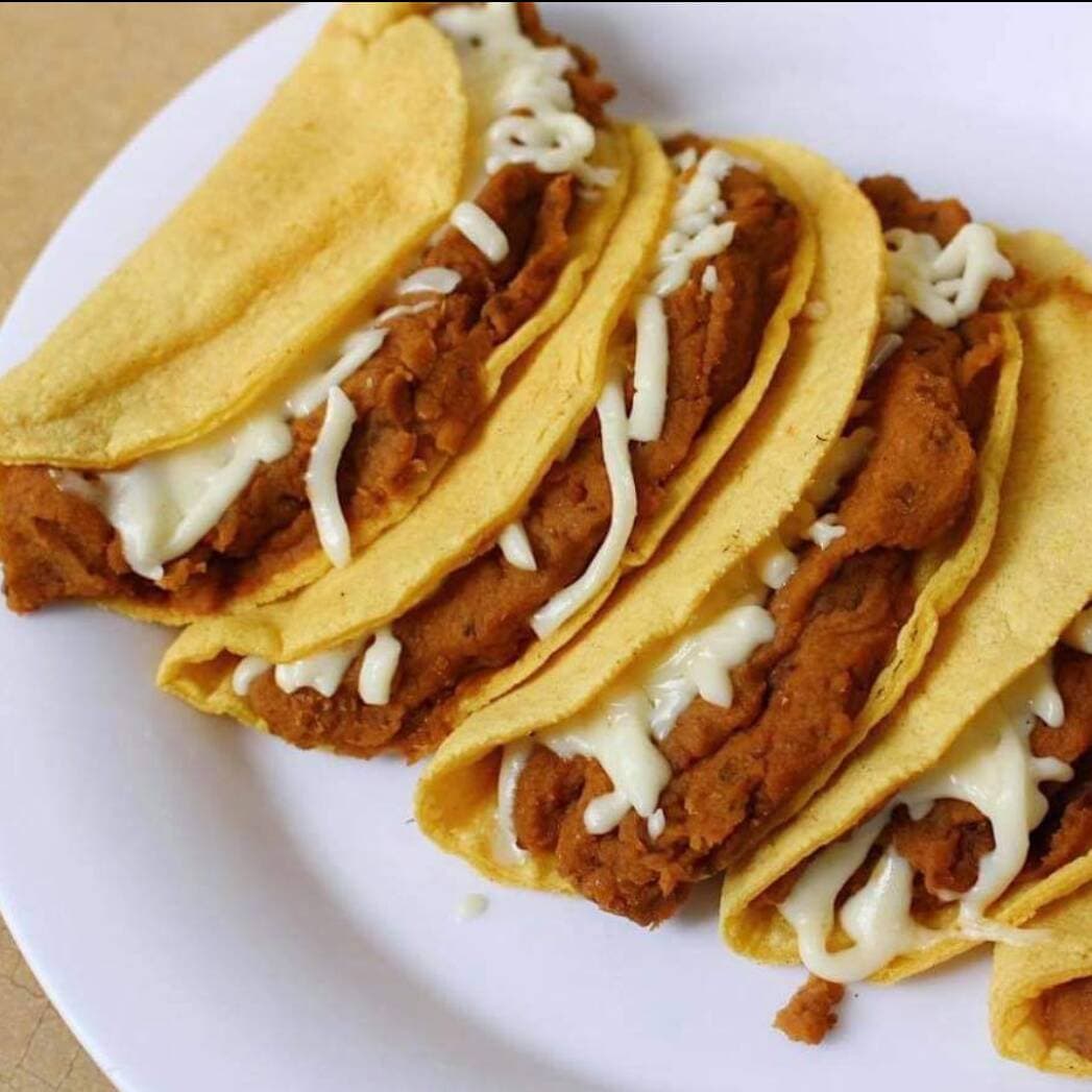 5 Tacos de Queso con Frijoles