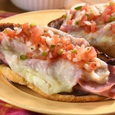 Molletes de Jamón