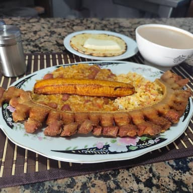 Calentado Chicharrón