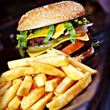 Combo 5 (Hamburguesa Triple + Papas Fritas)