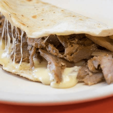 Taco de Sirloin y Queso con Pan Arabe
