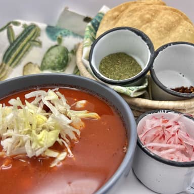 Combo pozole rojo y flauta