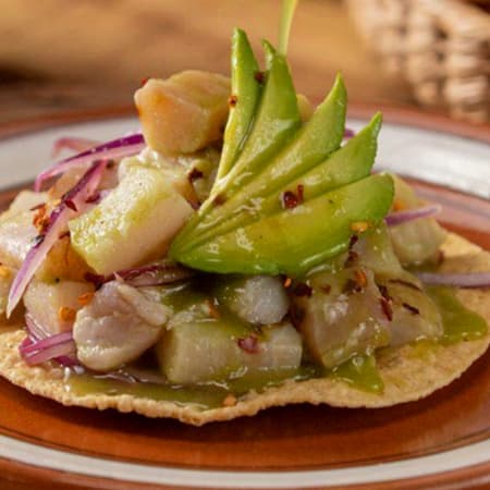 Tostada de Aguachile Negro Tatemado